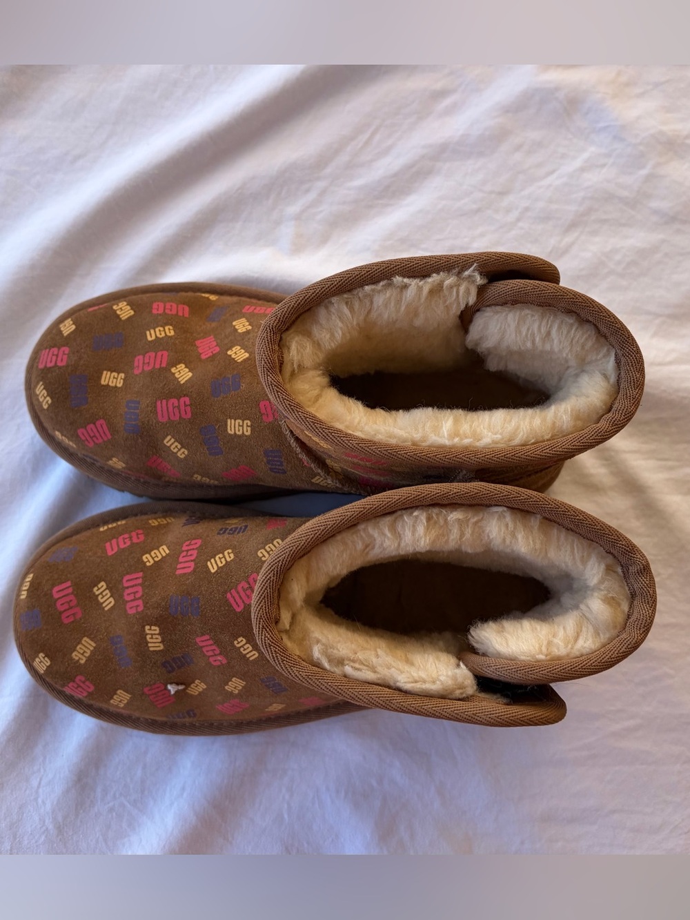 UGG Kids Like New!! Jona Confetti Logo Suede Boots Sz 3 - Picture 4 of 11